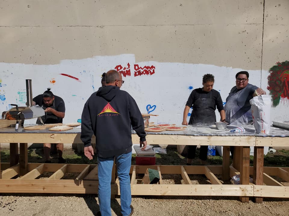 men making pizzas